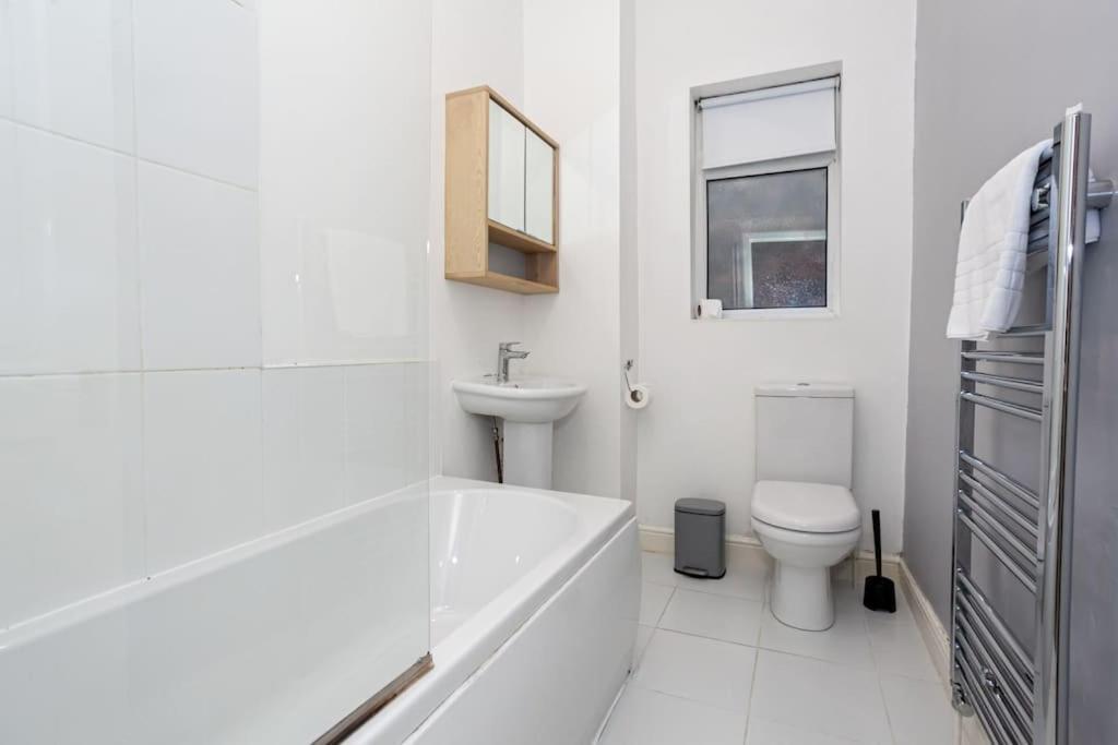 Pillo Rooms - Spacious Cosy 2 Bedroom House By Bridgewater Canal Manchester Exterior photo
