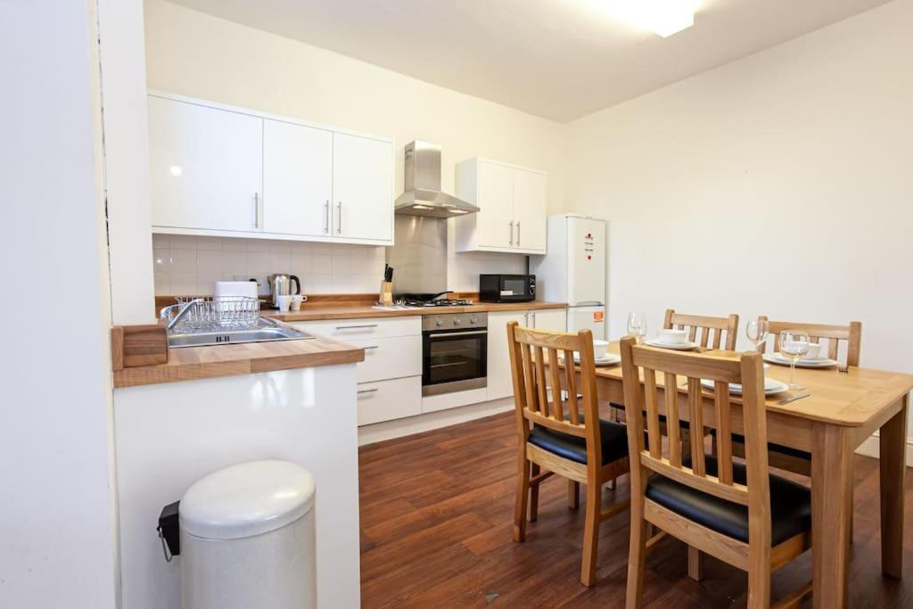 Pillo Rooms - Spacious Cosy 2 Bedroom House By Bridgewater Canal Manchester Exterior photo