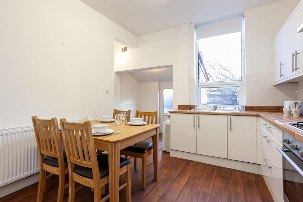Pillo Rooms - Spacious Cosy 2 Bedroom House By Bridgewater Canal Manchester Exterior photo